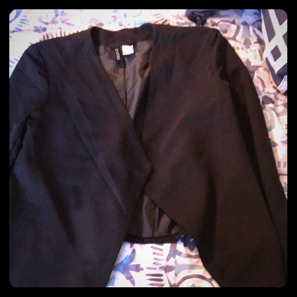Shrug-like blazer
